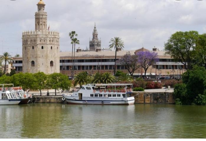 Apartamento Acogedor Junto A Calle Betis, Triana-Los Remedios Sevilla Exterior foto